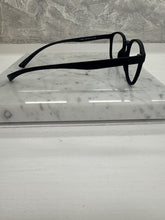 Carica l'immagine nel visualizzatore di Gallery, Reading Glasses Centrostyle F0390 51 002 000  51 19 155 Black + Hoya Lens
