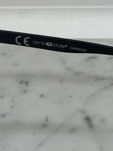 Carica l'immagine nel visualizzatore di Gallery, Reading Glasses Centrostyle F0390 51 002 000  51 19 155 Black + Hoya Lens
