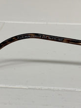 Carica l'immagine nel visualizzatore di Gallery, Reading Glasses Clic Classic Tortoise + Hoya Lens 100% Authentic Clic Products
